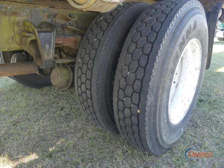 1999-freightliner-fl70-image-5