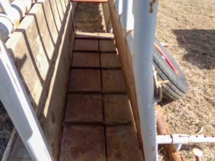 w/w-manual-cattle-chute-3-adjustable-alley-image-4