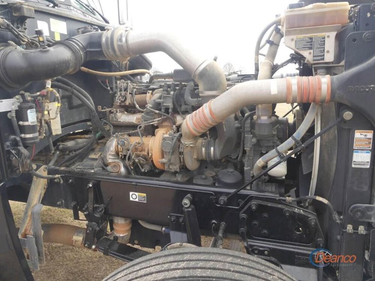 2020-peterbilt-389-image-11