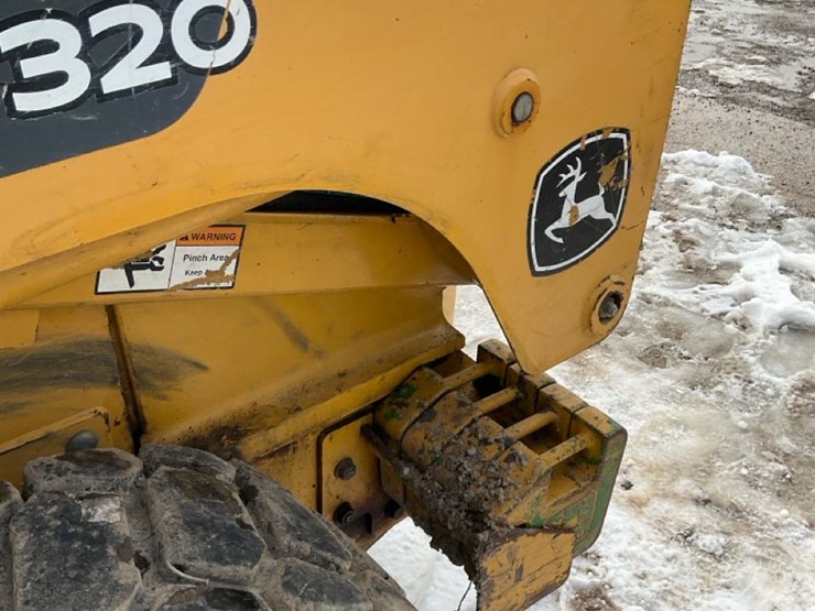 2004-john-deere-320-image-36
