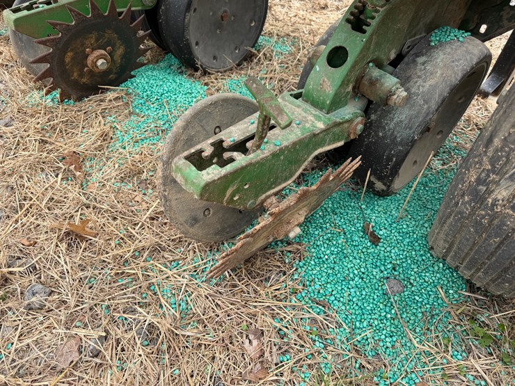 john-deere-12-image-47