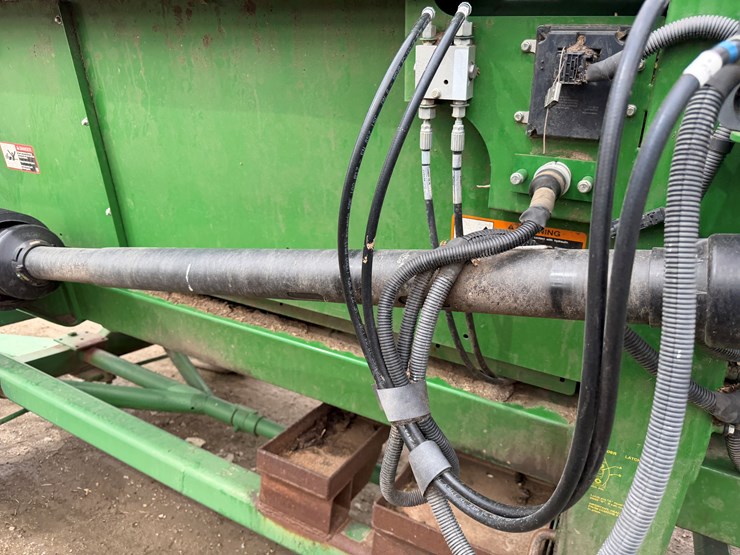 john-deere-c8r-image-16