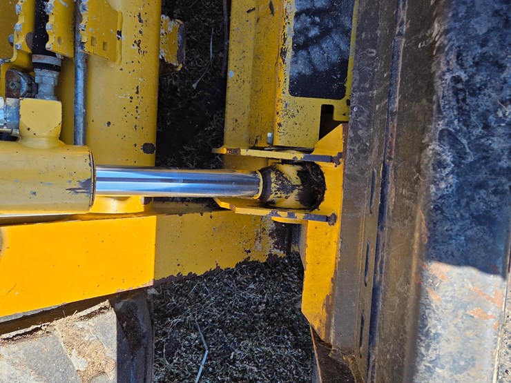 john-deere-325-image-12