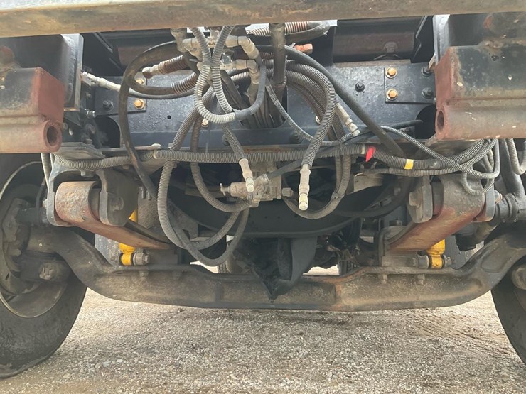 2014-international-7300-image-16