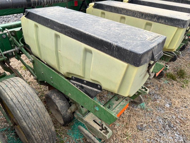 john-deere-12-image-43