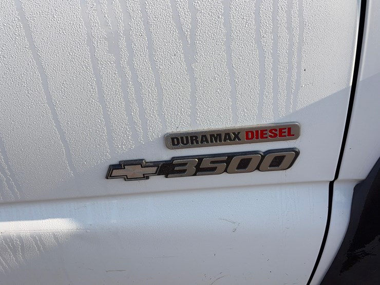 2001-chevrolet-c3500-image-17