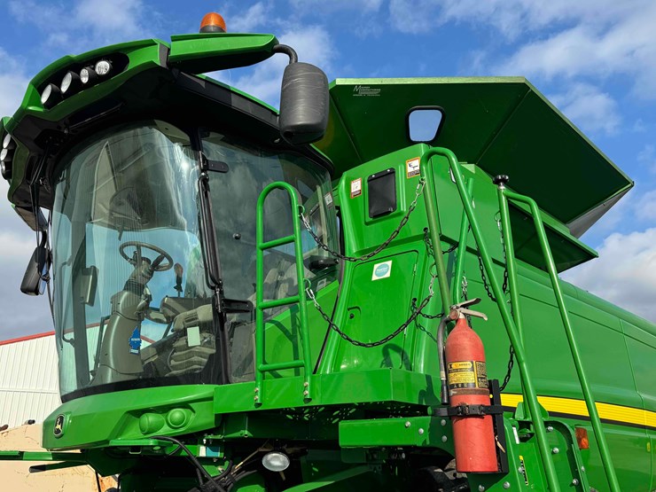 2013-john-deere-s550-image-21