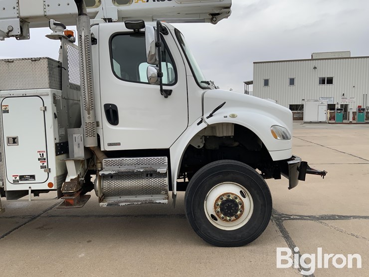 2009-freightliner-m2-106-image-20