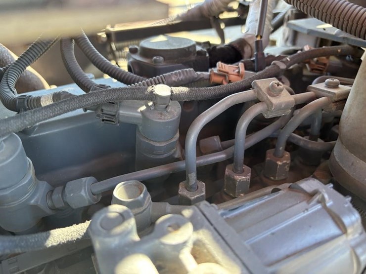 2017-kubota-l4760d-image-53