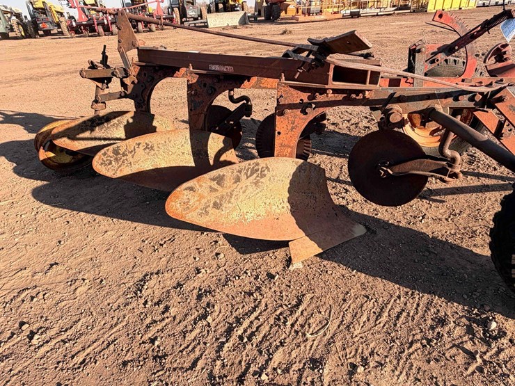 mccormick-3-bottom-plow-image-5