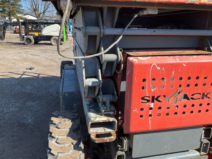 2015-skyjack-sj7135rt-image-9