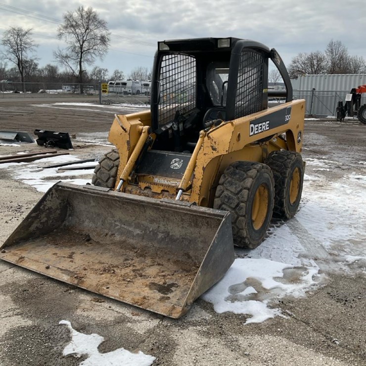 2004 JOHN DEERE 320