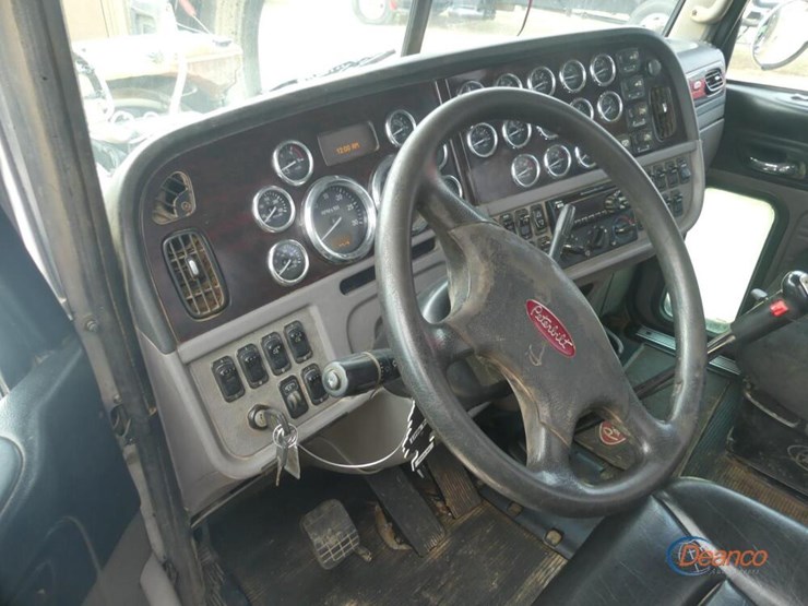 2020-peterbilt-389-image-15