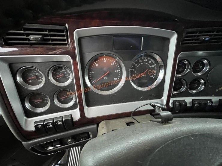 2012-kenworth-t600-image-39