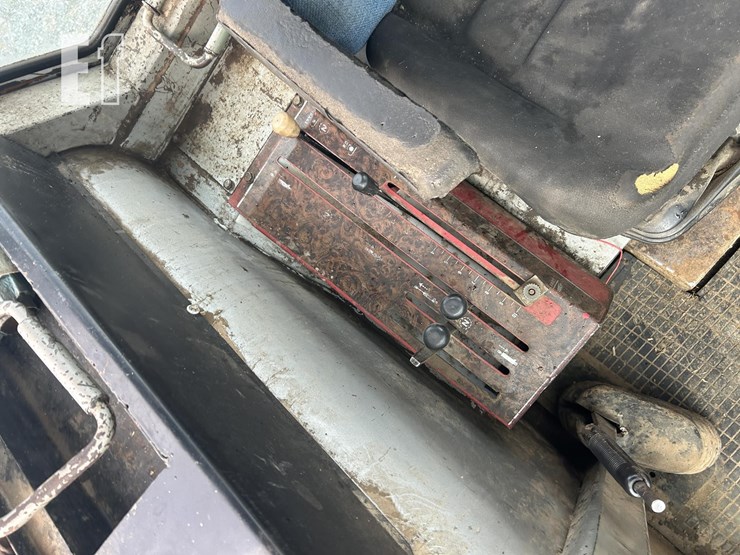 white-2-105-image-13