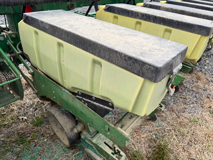 john-deere-12-image-34