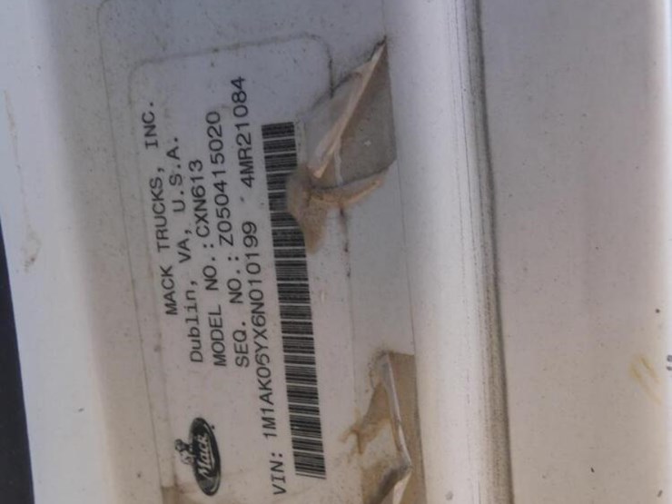 2006-mack-vision-tandem-axle-dump-truck,-s/n-1m1ak06yx6n010199-(inoperable)-image-13