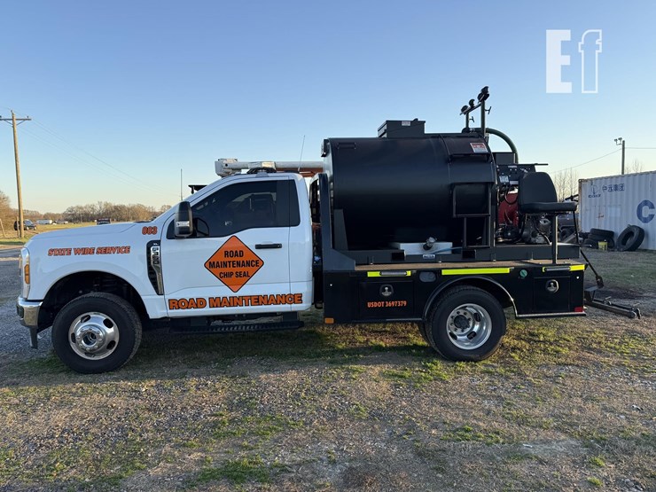 2025-ford-f350-xl-image-4