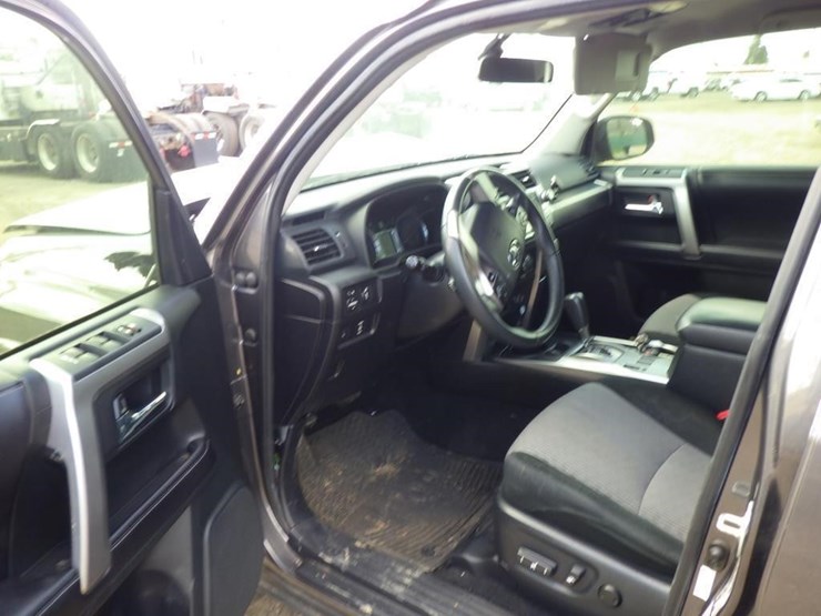 2016-toyota-4-runner-image-5