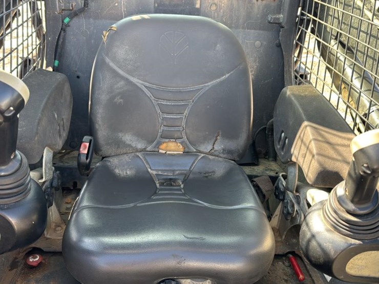 2011-new-holland-c238-image-26