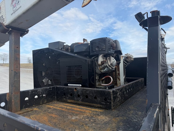 2014-chevrolet-3500-image-14