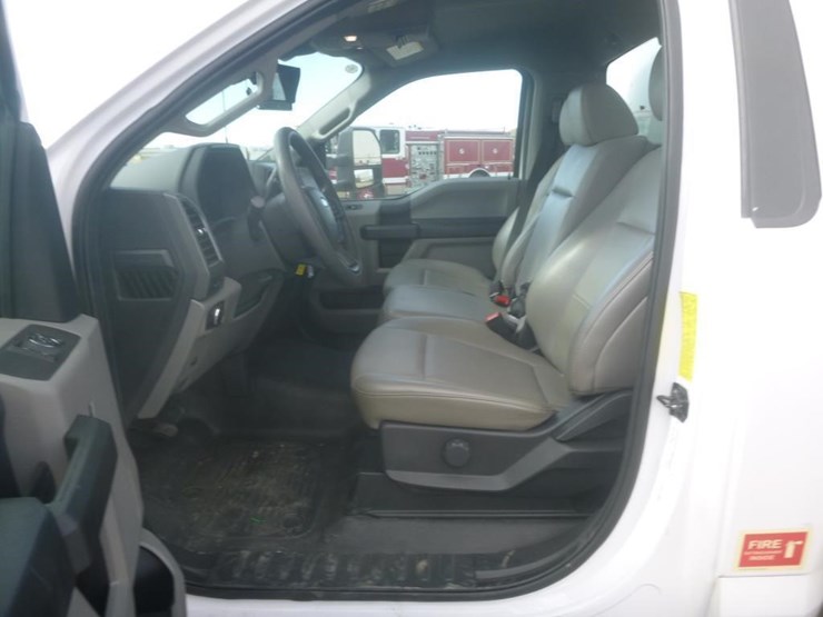 2022-ford-f450-xl-image-12