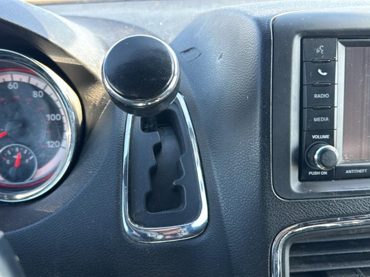 2015-dodge-grand-caravan-sxt-image-23