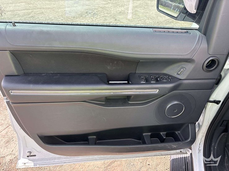 2024-ford-expedition-image-11