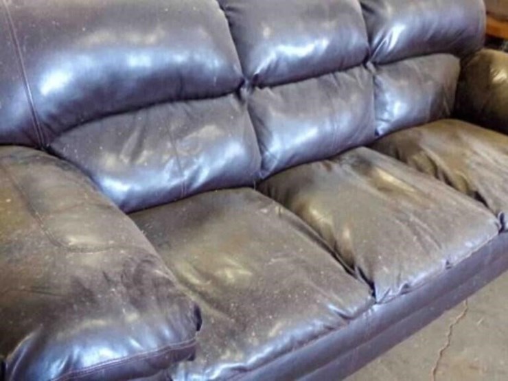 7'-leather-sofa,-worn-image-3