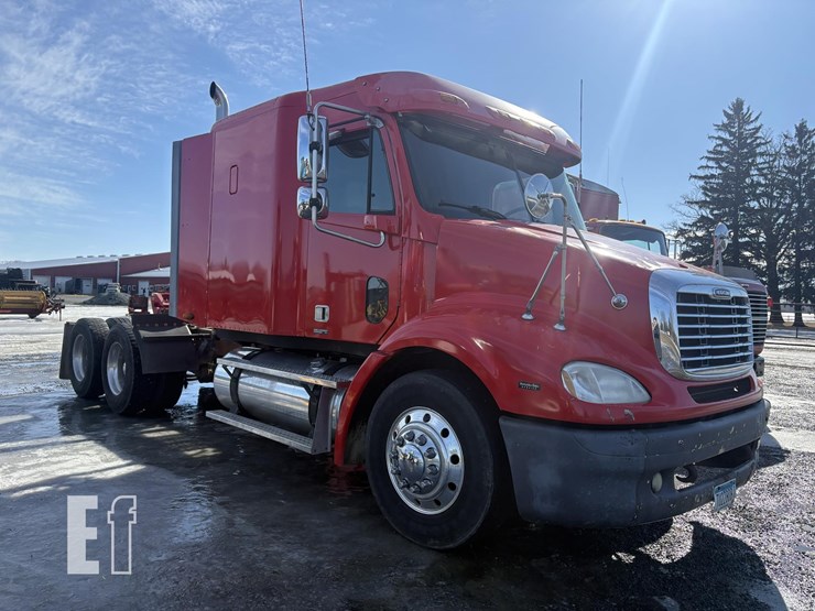 2004-freightliner-columbia-112-image-2