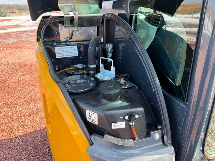 2021-deere-30g-image-38