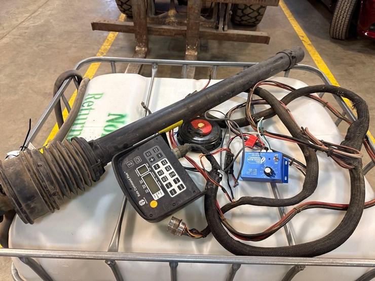 2010-new-holland-br7090-image-24