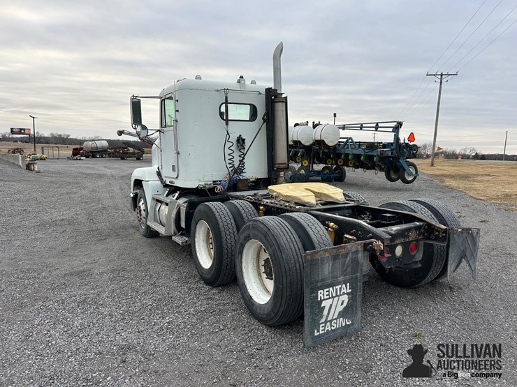 1999-freightliner-fld120-image-7