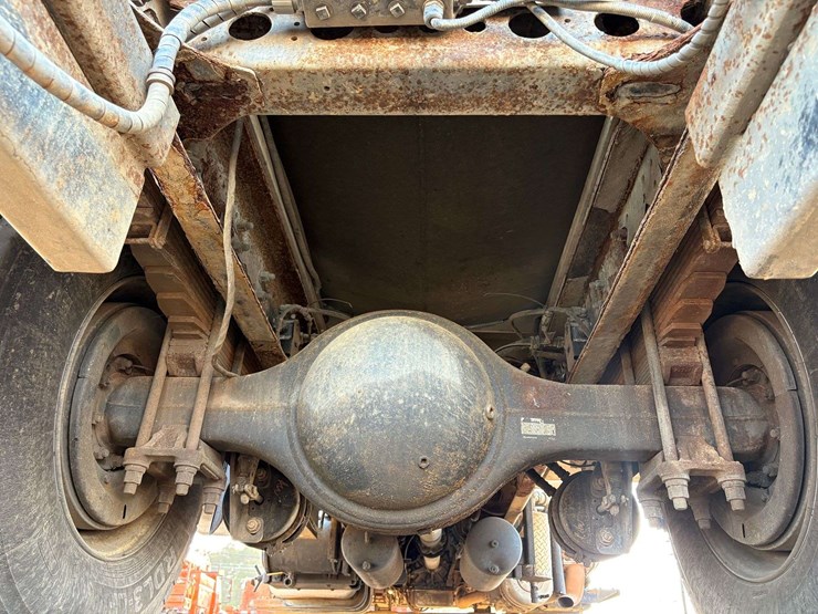 2018-hino-268a-image-11