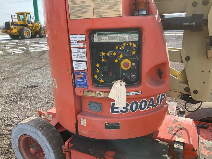 2000-jlg-e300ajp-image-42
