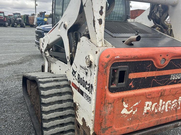 2011-bobcat-t650-image-12