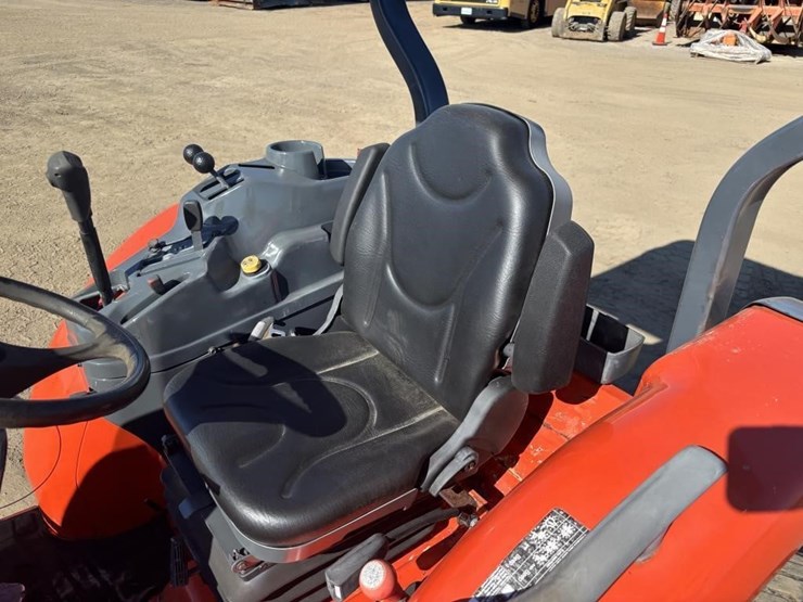 2017-kubota-l4760d-image-19