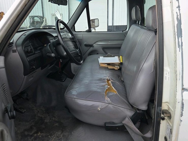 1995-ford-f150-xl-image-11