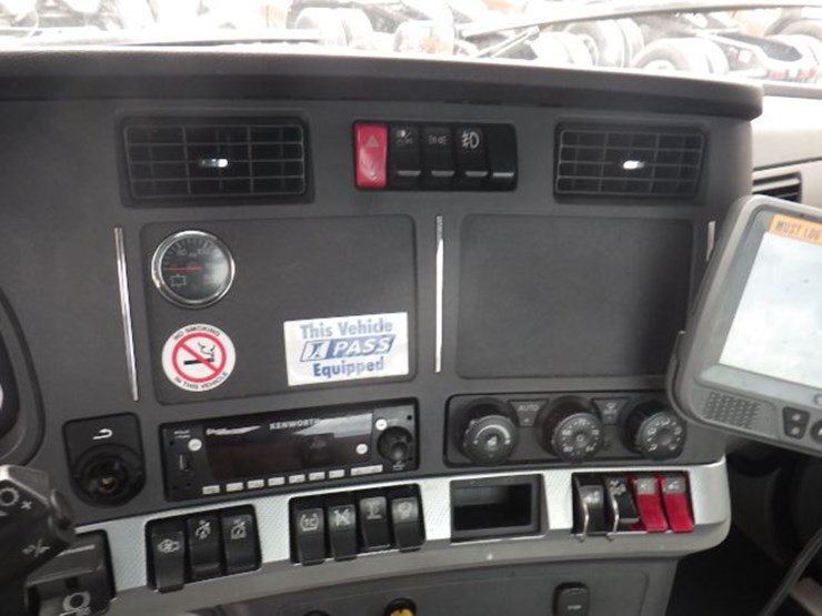 2022-kenworth-t680-image-17