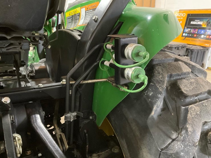 2010-john-deere-3520-image-41