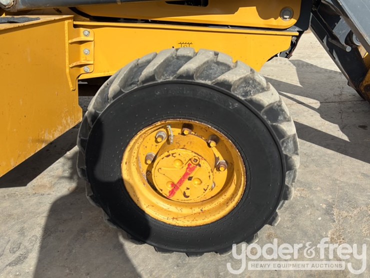 2019-deere-310l-image-14
