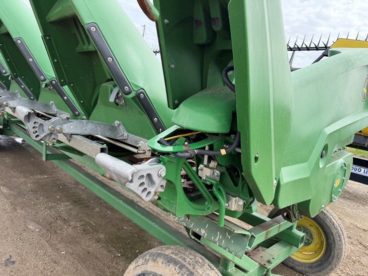 john-deere-c8r-image-26