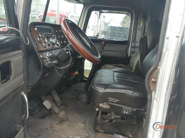 2004-peterbilt-379-image-14