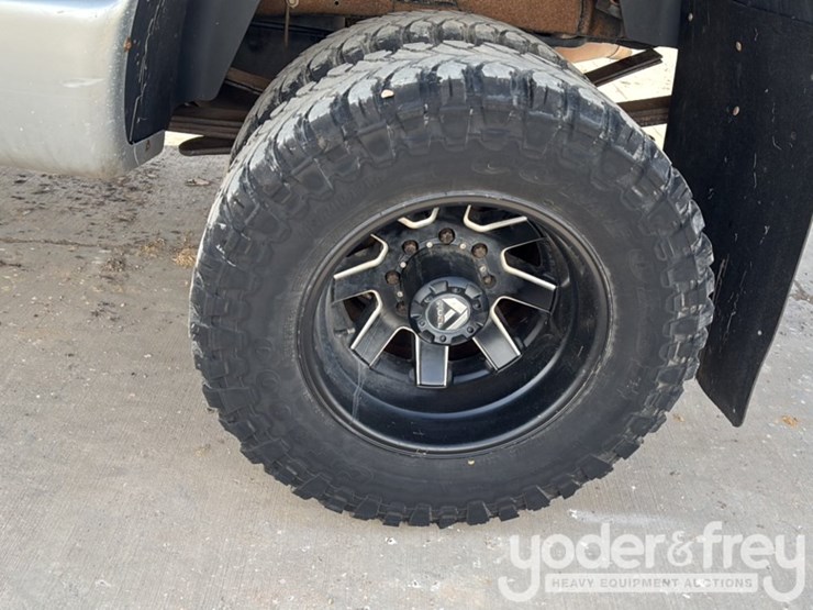 2004-dodge-ram-3500-image-12