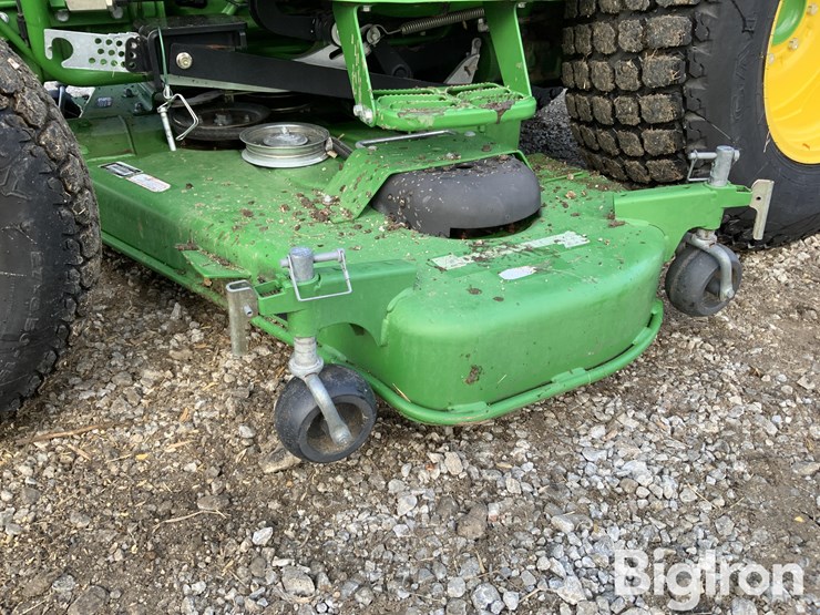 2015-john-deere-3046r-image-19