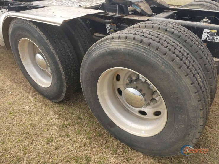 2018-peterbilt-389-image-4