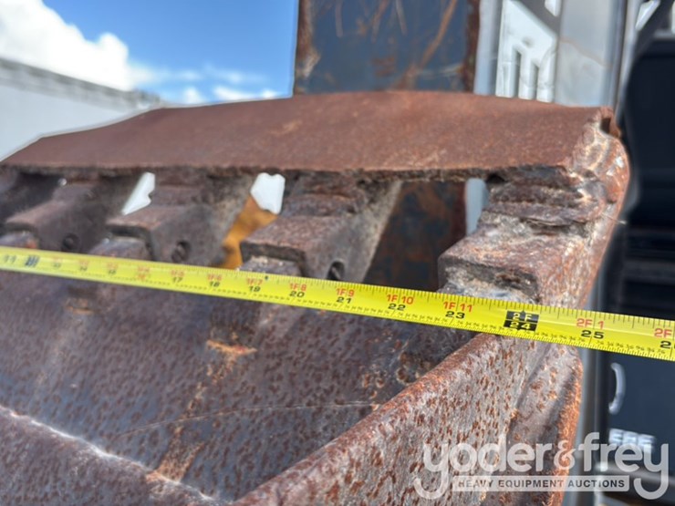 2019-deere-310l-image-33