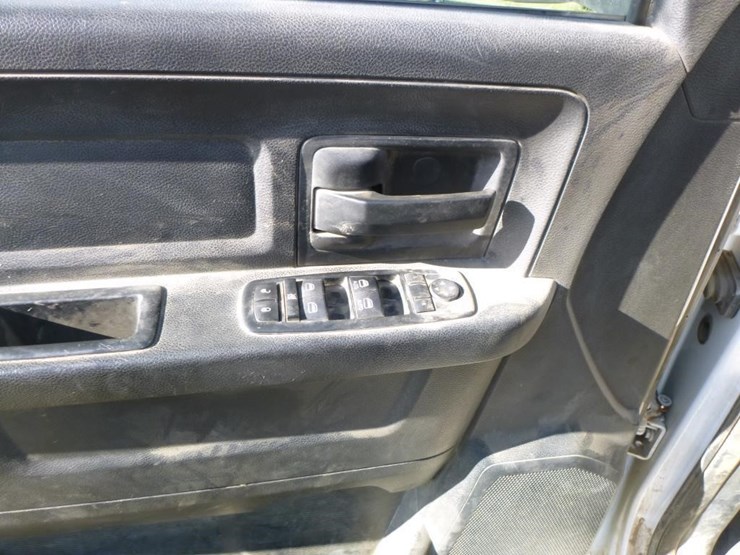 2014-dodge-1500-image-16