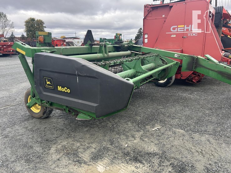 john-deere-820-image-1