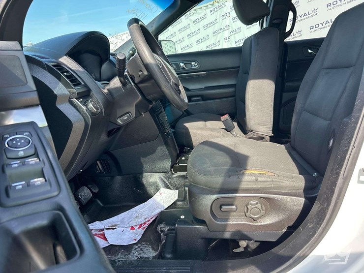 2016-ford-explorer-image-12